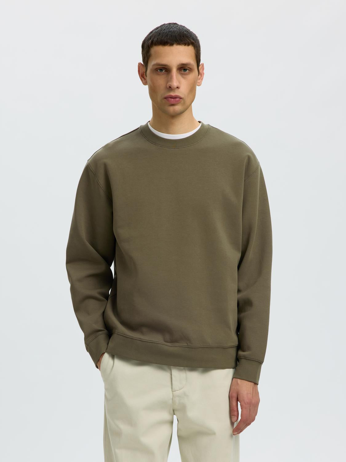 model_shot-front